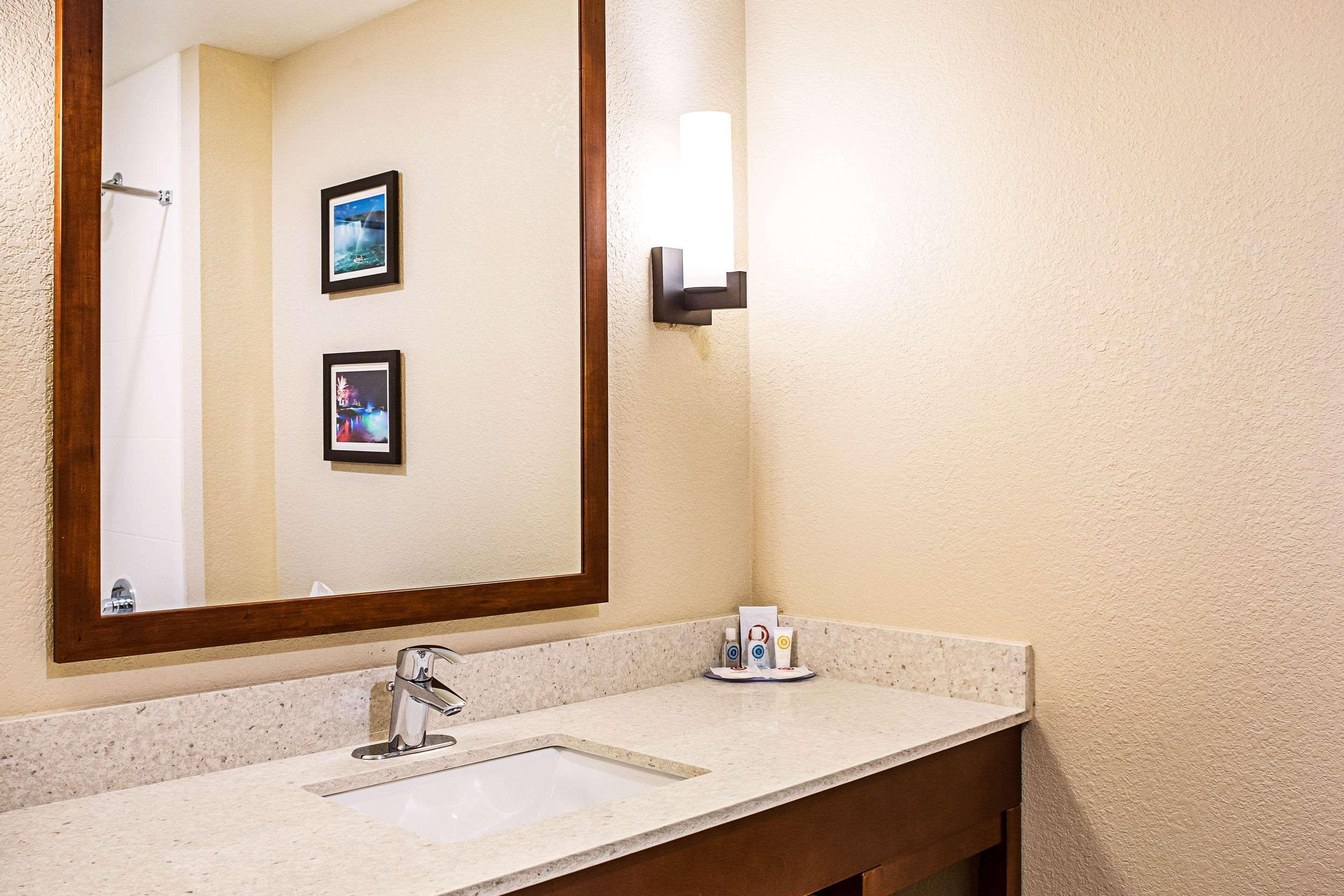Comfort Inn & Suites Niagara Falls Blvd Usa Exterior foto